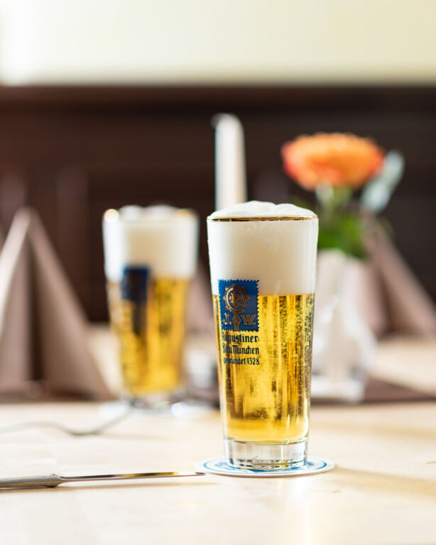 frisch-gezapftes-bier-zum fischer